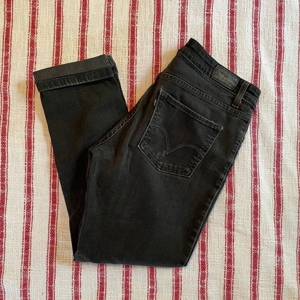 Black Mid-Rise Levi's Jeans
